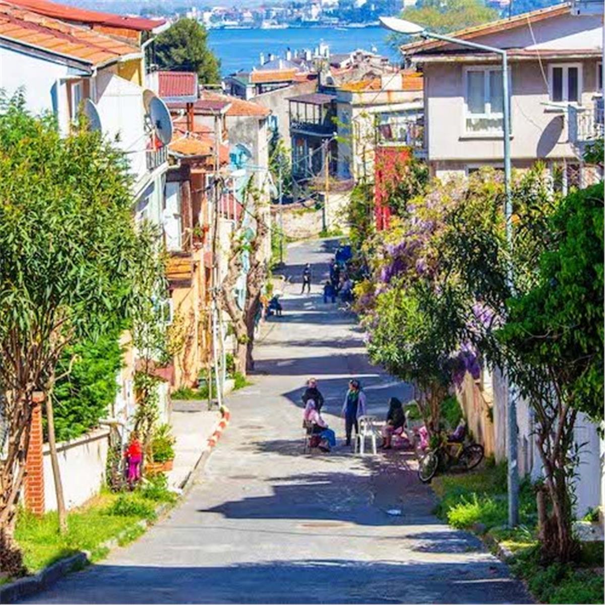 heybeli ada sokak arası görünüm