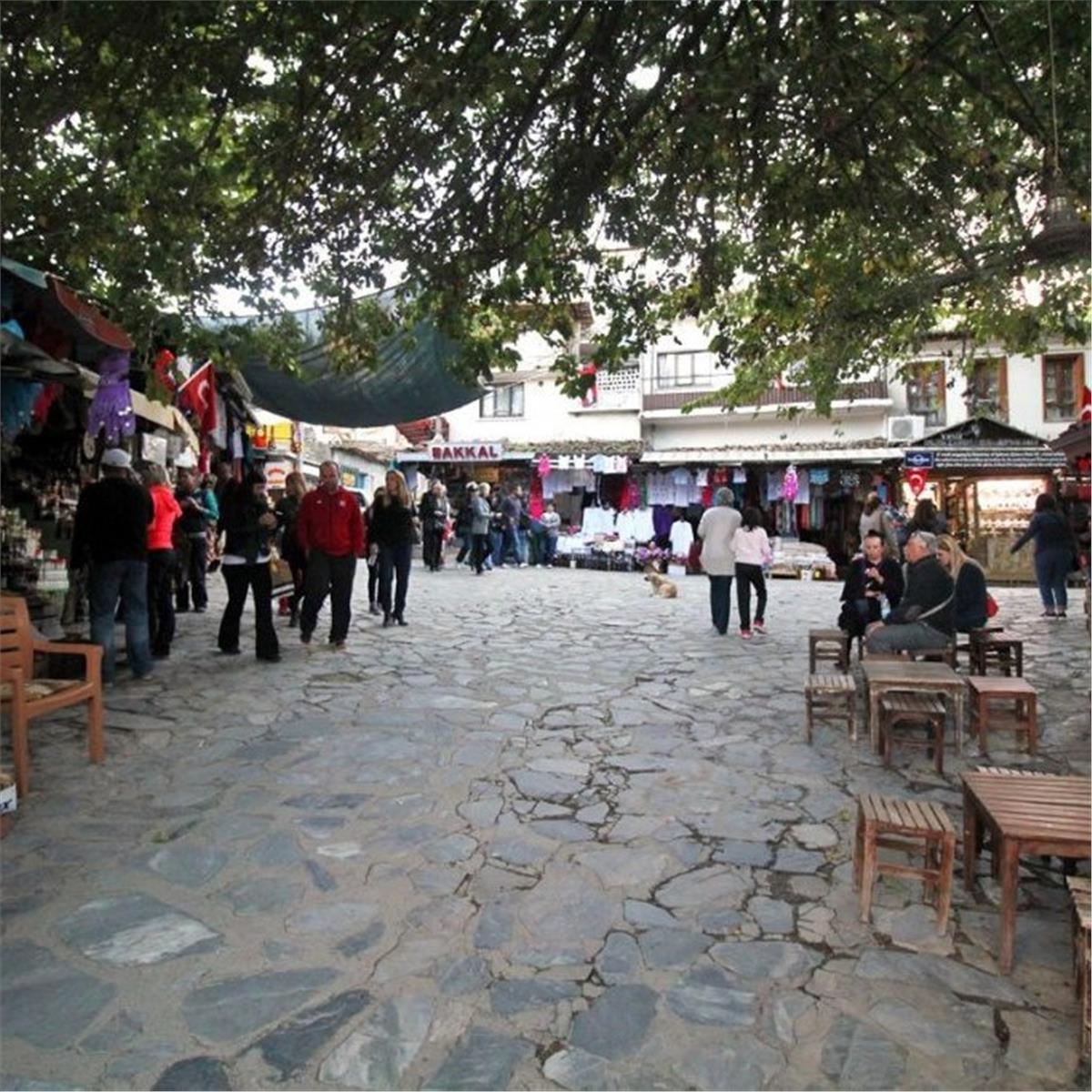 İZMIR ÇIKIŞLI YILBAŞI ÖZEL GÜNÜBIRLIK FASILLI EĞLENCELI ŞIRINCE TURU