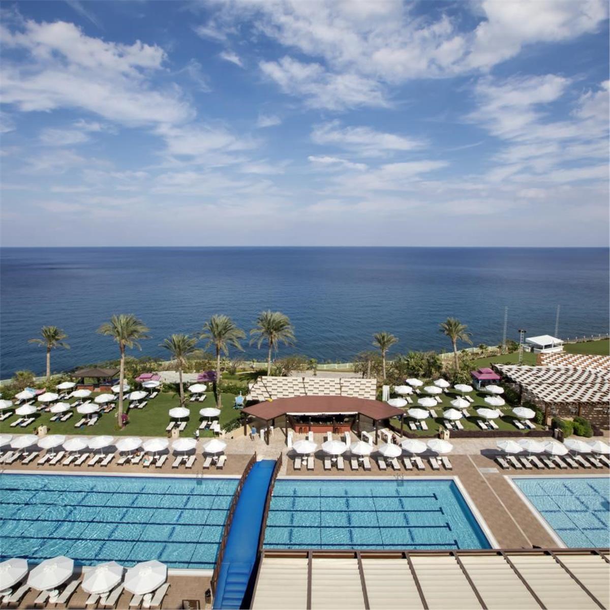 GIRNE MERIT PARK HOTEL'DE ÖZCAN DENIZ YILBAŞI GALA