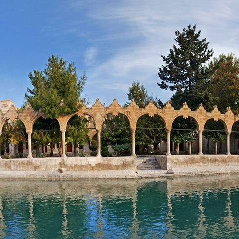İzmir'den Uçak İle Kalkışlı Yılbaşı Özel 2 Gece 3 Gün 5* Dedeman Otel Konaklamalı Butik Şanlıurfa Turu. Üstelik Gala Gecesi Dahil
