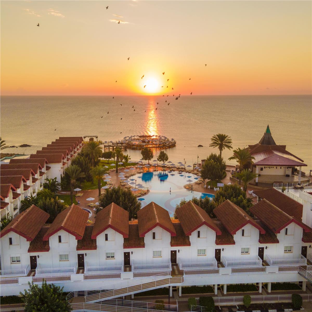 KIBRIS SALAMIS BAY CONTI RESORT HOTEL'DE GÜLDEN YILBAŞI GALASI