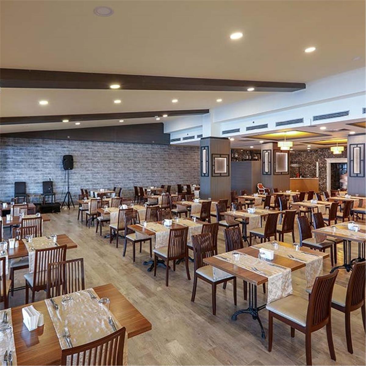 GIRNE MERIT PARK HOTEL'DE ÖZCAN DENIZ YILBAŞI GALA