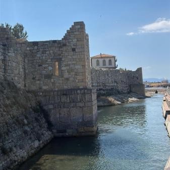 İzmir Çıkışlı Günübirlik Foça, Yeni Foça, Kozbeyli Köyü Turu. Üstelik Öğle Yemeği Dahil.