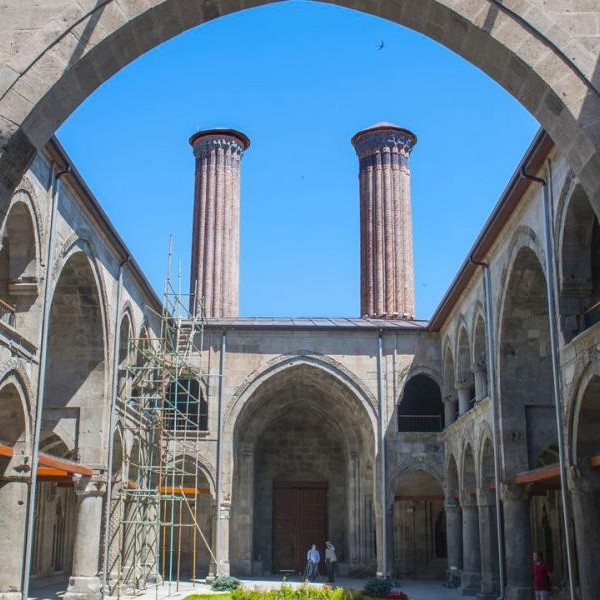 İzmir'den Uçaklı 4 Gece 5 Gün Konaklamalı Doğu Ekspresi ve Palandöken Kayak Merkezi İle Van, Kars, Erzurum Palandöken Turu