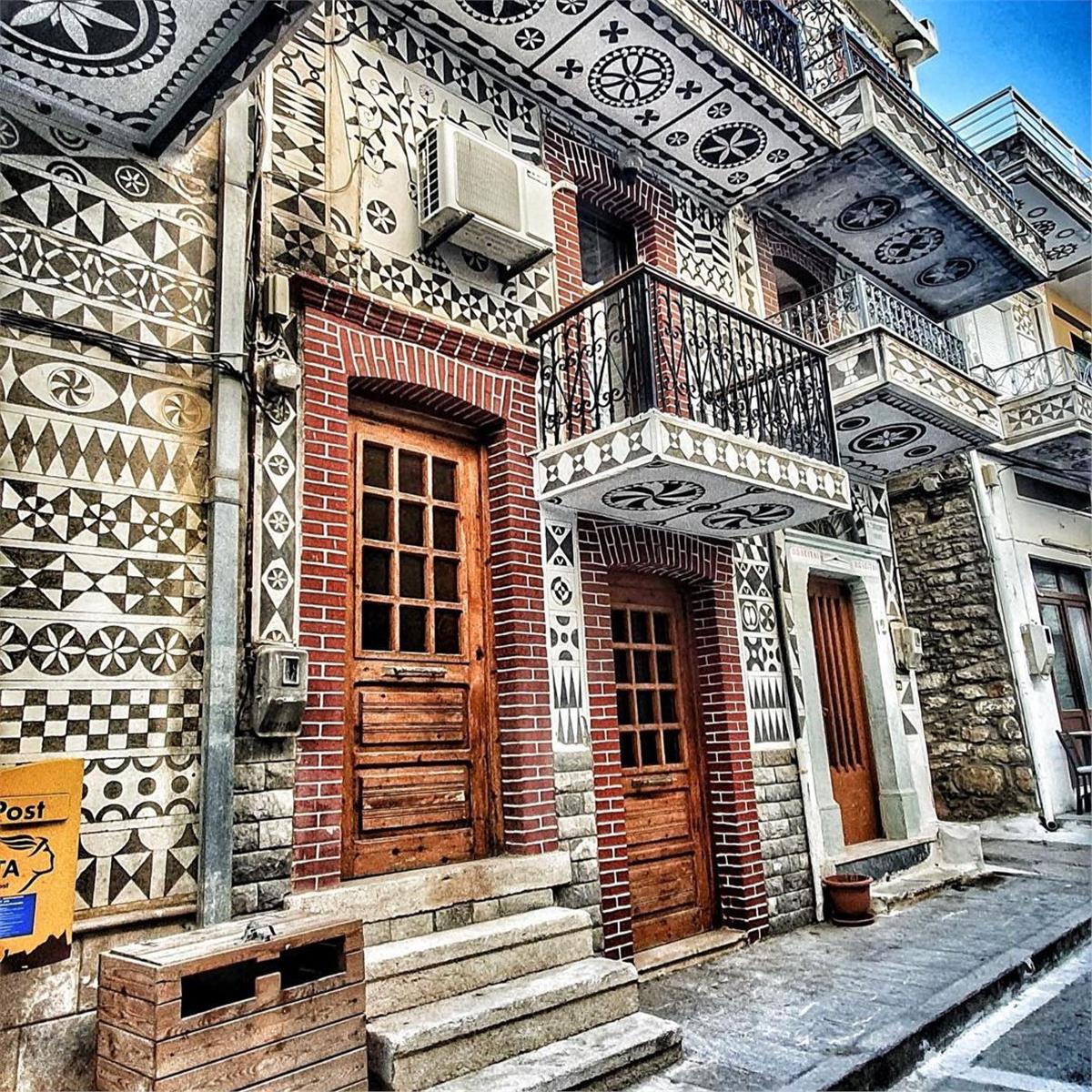Çeşme Kalkışlı Günübirlik Feribot Bileti Ve Güney Ada veya Kuzey Ada Seçenekli Sakız Adası Turu. Üstelik İzmir'den Servis Seçenekli
