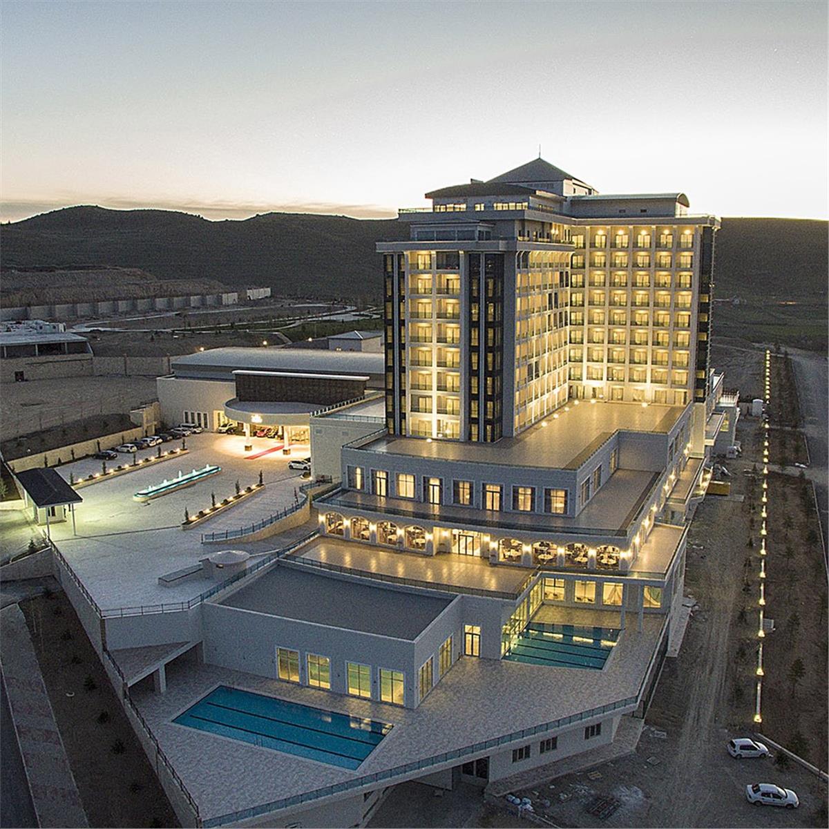 İZMIR ÇIKIŞLI YILBAŞI ÖZEL 3 GECE 4 GÜN ALUSSO THERMAL HOTEL SPA & CONVENTION CENTER KONAKLAMALI YILBAŞI GALA YEMEĞI