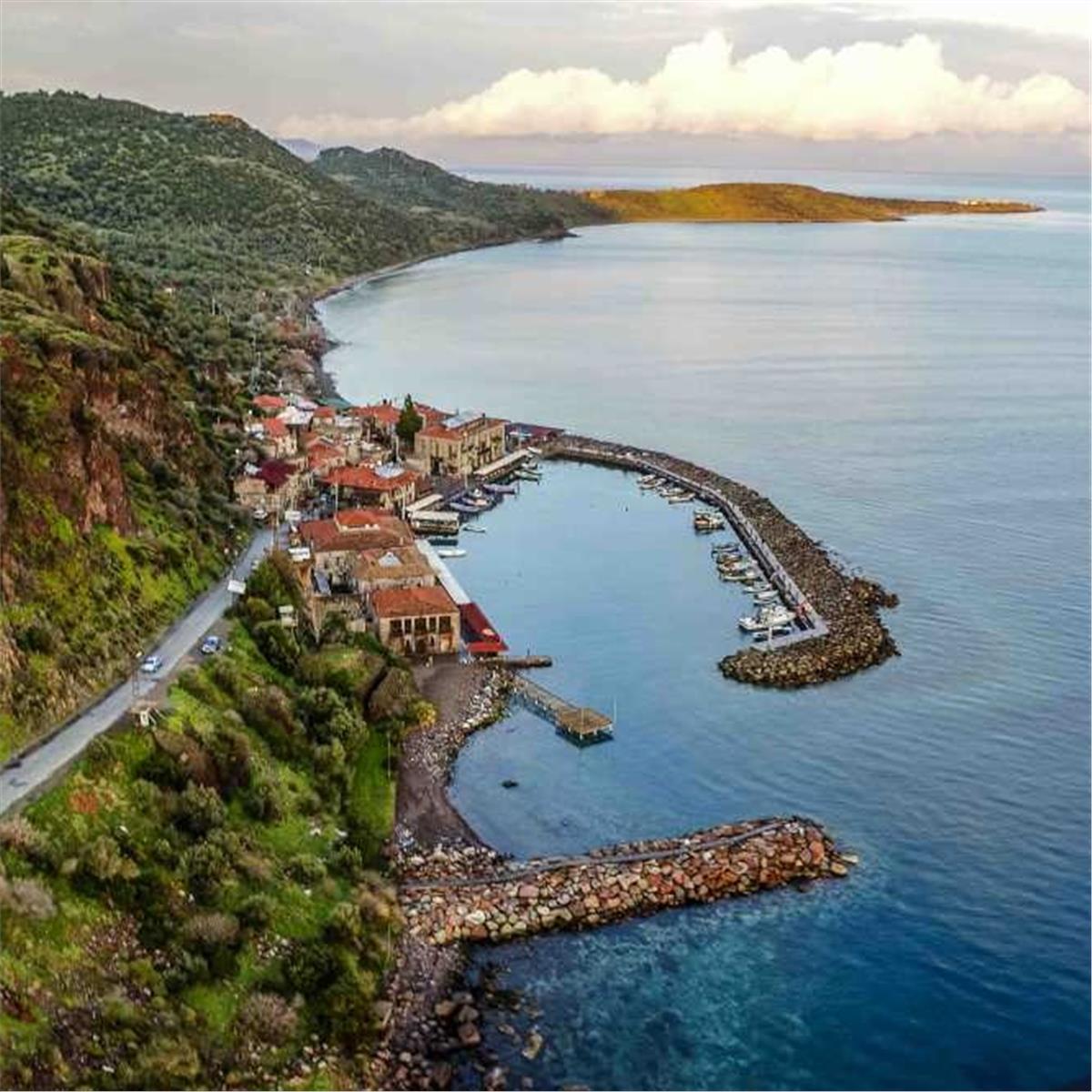 İzmir çıkışlı 1 gece 2 gün konaklamalı Assos Antik Kenti, Truva, Çanakkale Şehitlik Turu