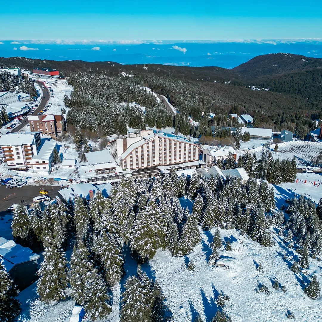 İzmir'den Otobüsle 2 Gece 3 Gün Dağ Konaklamalı Uludağ Grand Yazıcı Otel Kayak Turu 