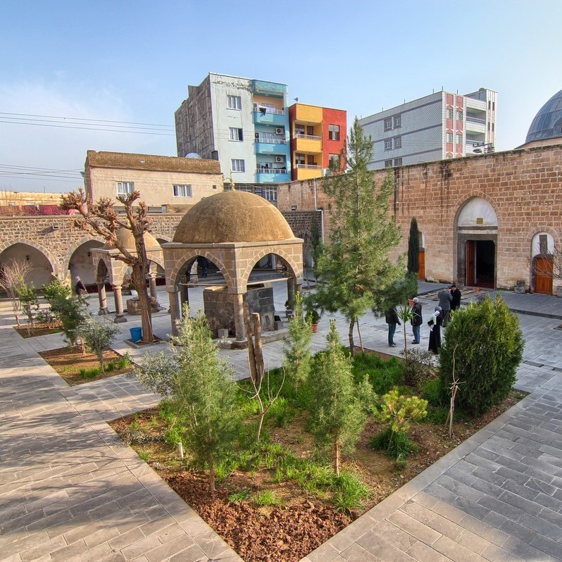 İzmir'den Uçaklı 3 Gece 4 Gün Konaklamalı Hakkari Şırnak Ters Laleler Turu