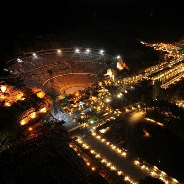 İzmir çıkışlı günübirlik büyülü gece efes antik kenti turu 4