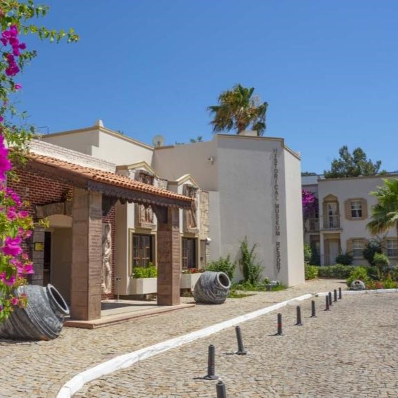 GOLDEN MUSEUM RESORT & SPA