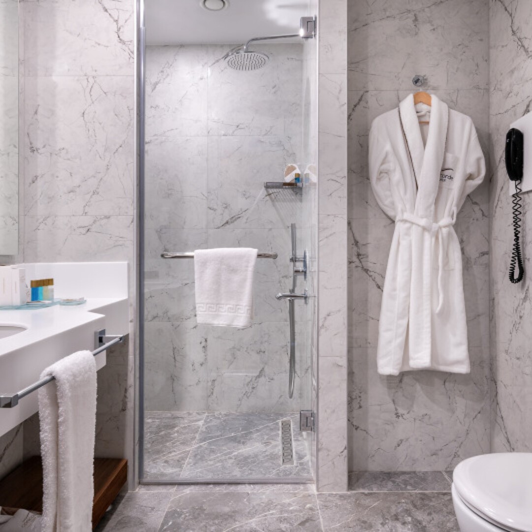 İzmir'den Uçak Bileti ve Otel Transferi Dahil 3 Gece 4 Gün Yarım Pansiyon Konaklamalı Concorde Tower Hotel Casino Convention Spa Sakiler Yılbaşı Galası 16.999TL'den Başlayan Fiyatlarla