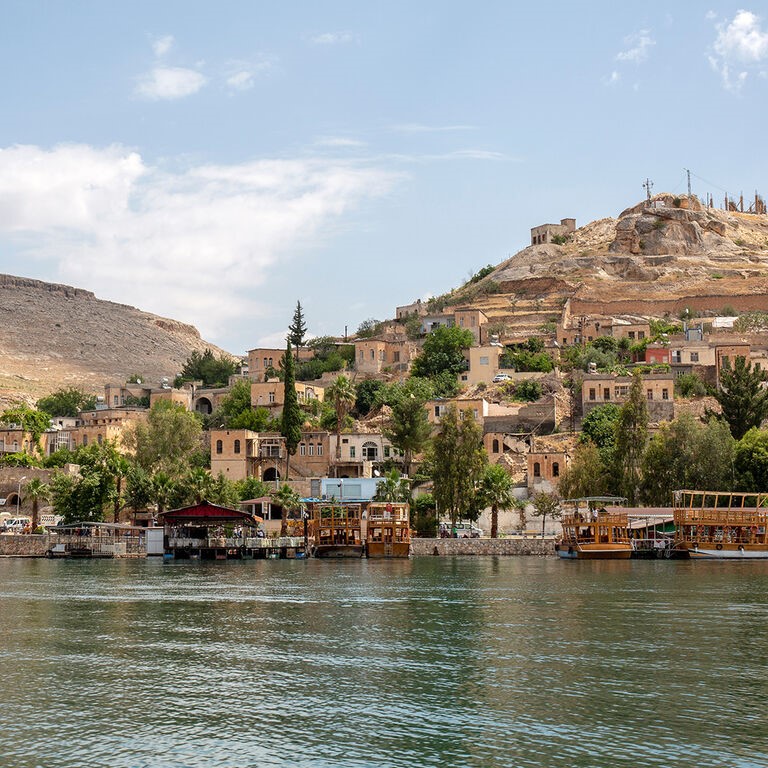 İzmir'den Uçaklı 2 Gece 3 Gün Konaklamalı Şanlıurfa, Diyarbakır ve Gaziantep ile Mardin Göbeklitepe Turu