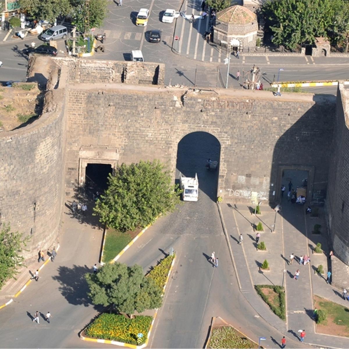 İzmir çıkışlı Uçaklı 2 gece 3 gün Butik Mardin ve Diyarbakır Turu
