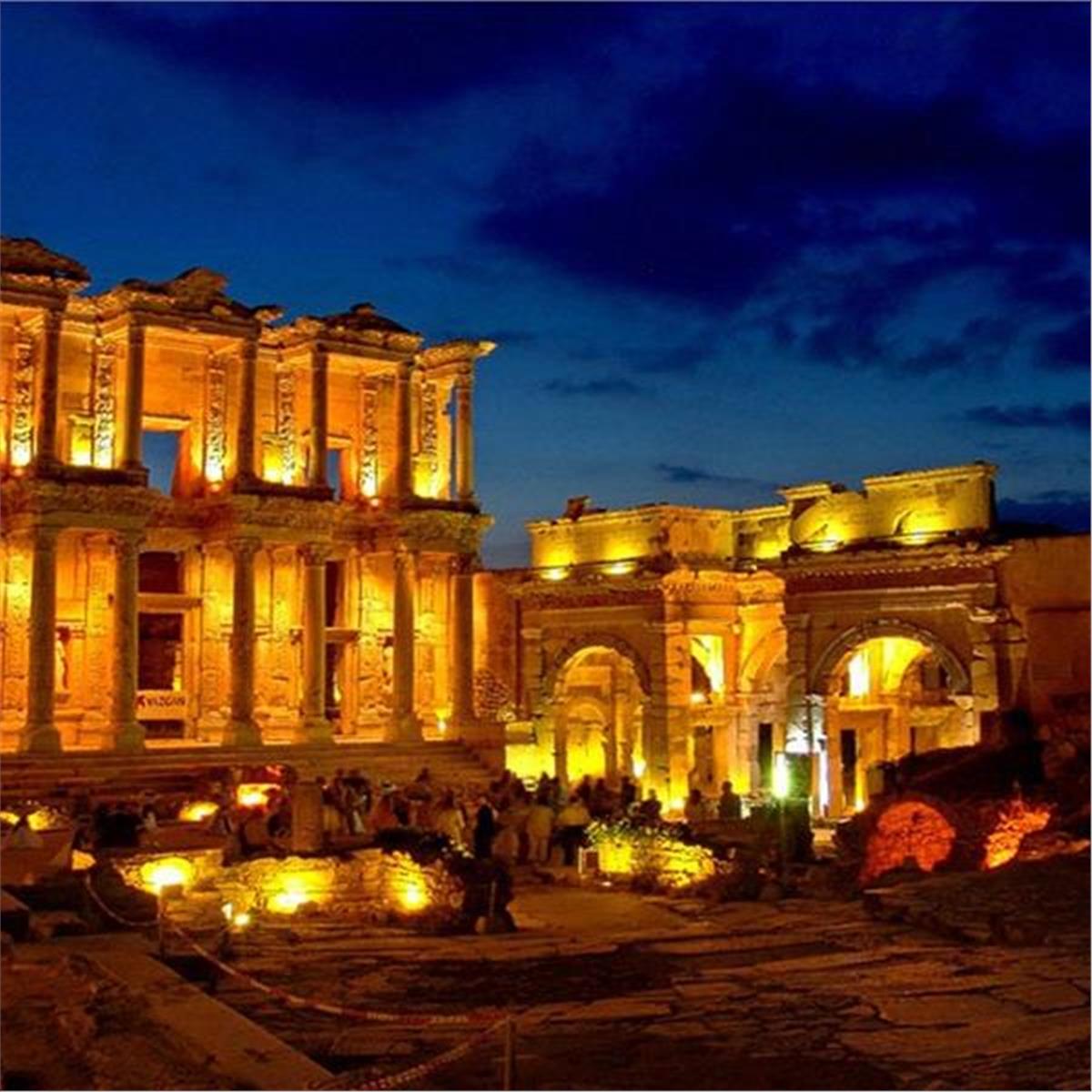 İzmir Çıkışlı 1 gece 2 gün Efes Harabeleri, Pamukkale Travertenler, Afrodisias ve Hierapolis Antik Kenti ile Antik Rotalar Turu.