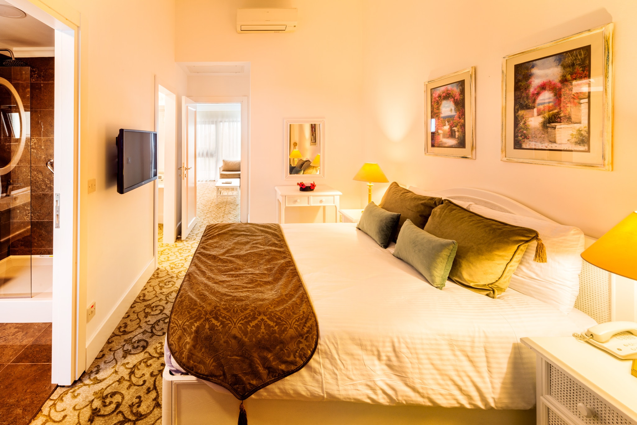 İzmir'den Uçaklı 2 Gece 3 Gün The Olive Tree Hotel Konaklamalı Kıbrıs Turu