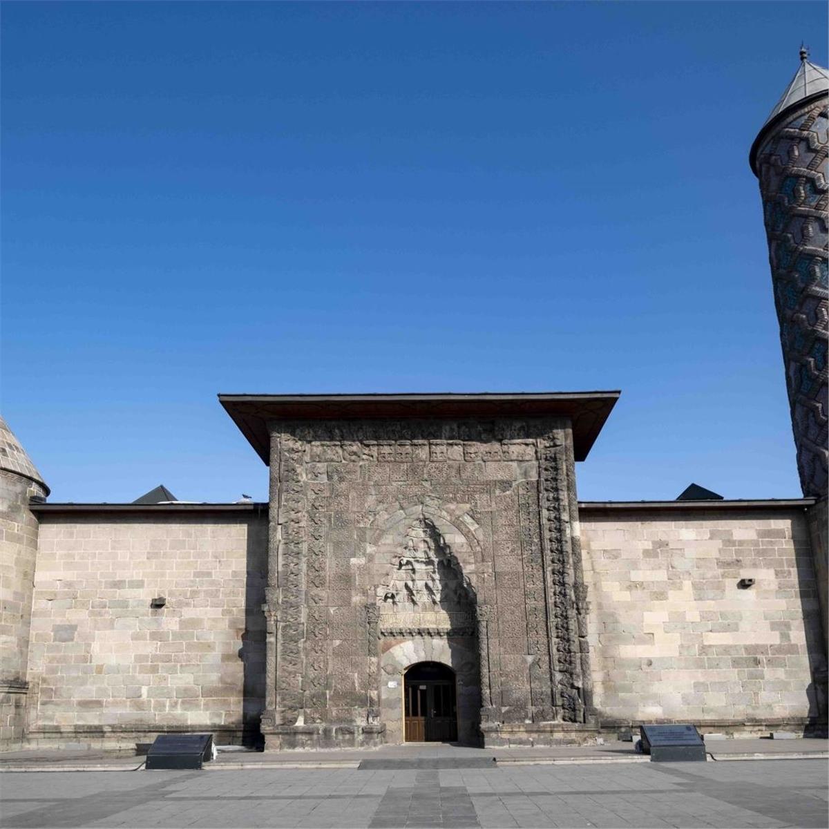 İzmir'den Uçaklı 2 Gece 3 Gün Konaklamalı Doğu Ekspresi İle Kars Erzurum Turu