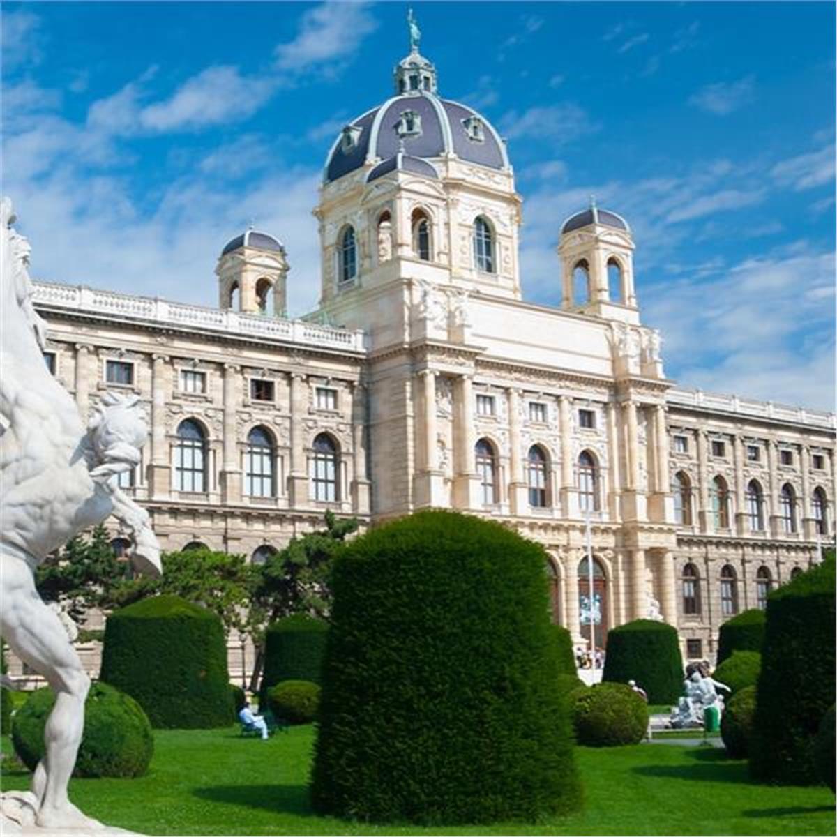 İzmir'den Uçaklı Yılbaşı Özel 4 Gece 5 Gün Konaklamalı Tüm Ekstralar Dahil Münih & Hallstat & Salzburg & Viyana Turu