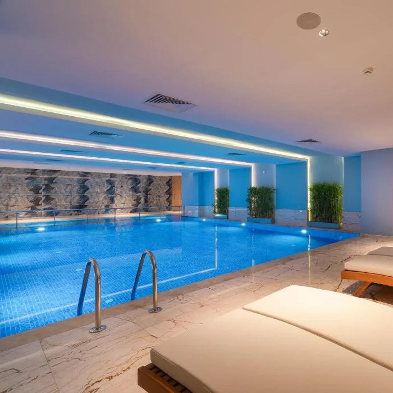 İzmir'den Uçak Bileti ve Otel Transferi Dahil 3 Gece 4 Gün Yarım Pansiyon Konaklamalı Concorde Tower Hotel Casino Convention Spa Sakiler Yılbaşı Galası 16.999TL'den Başlayan Fiyatlarla