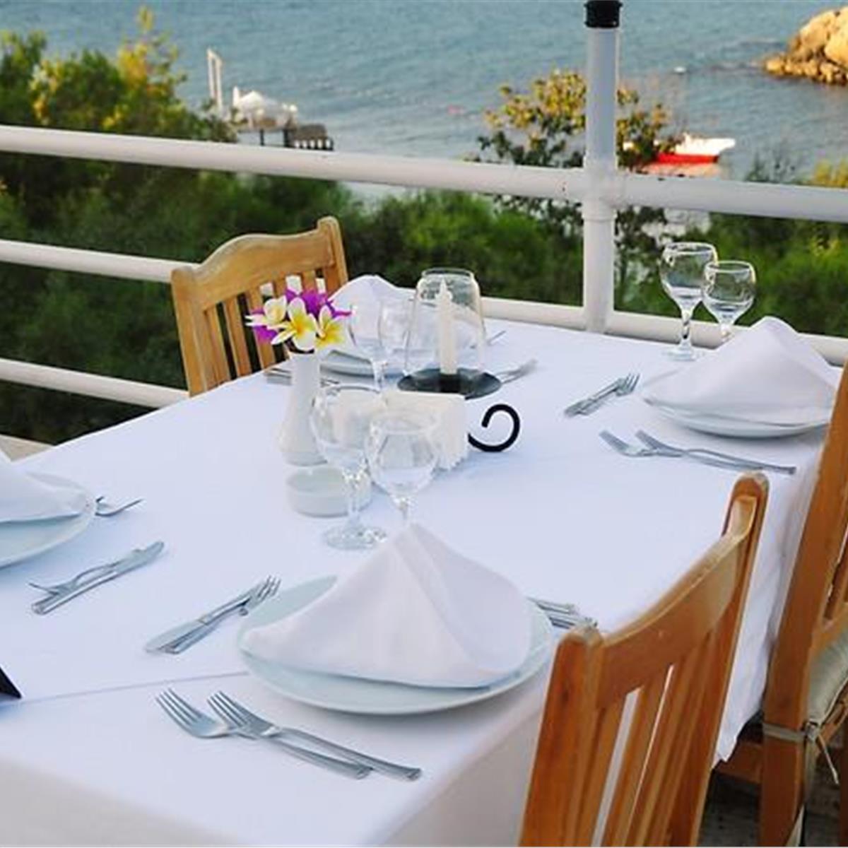 DENIZ KIZI HOTEL YARIM PANSIYON