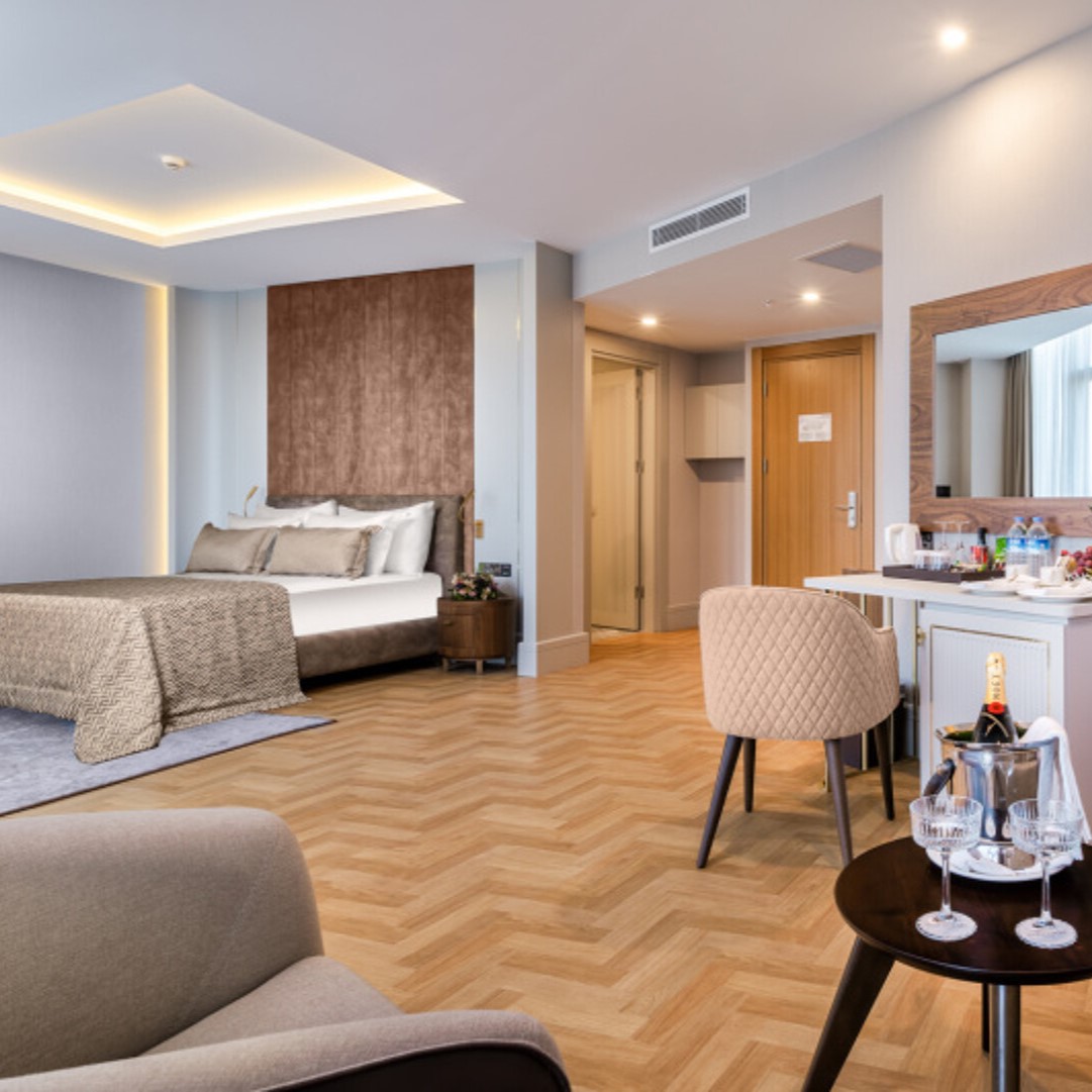 İzmir'den Uçak Bileti ve Otel Transferi Dahil 3 Gece 4 Gün Yarım Pansiyon Konaklamalı Concorde Tower Hotel Casino Convention Spa Sakiler Yılbaşı Galası 16.999TL'den Başlayan Fiyatlarla