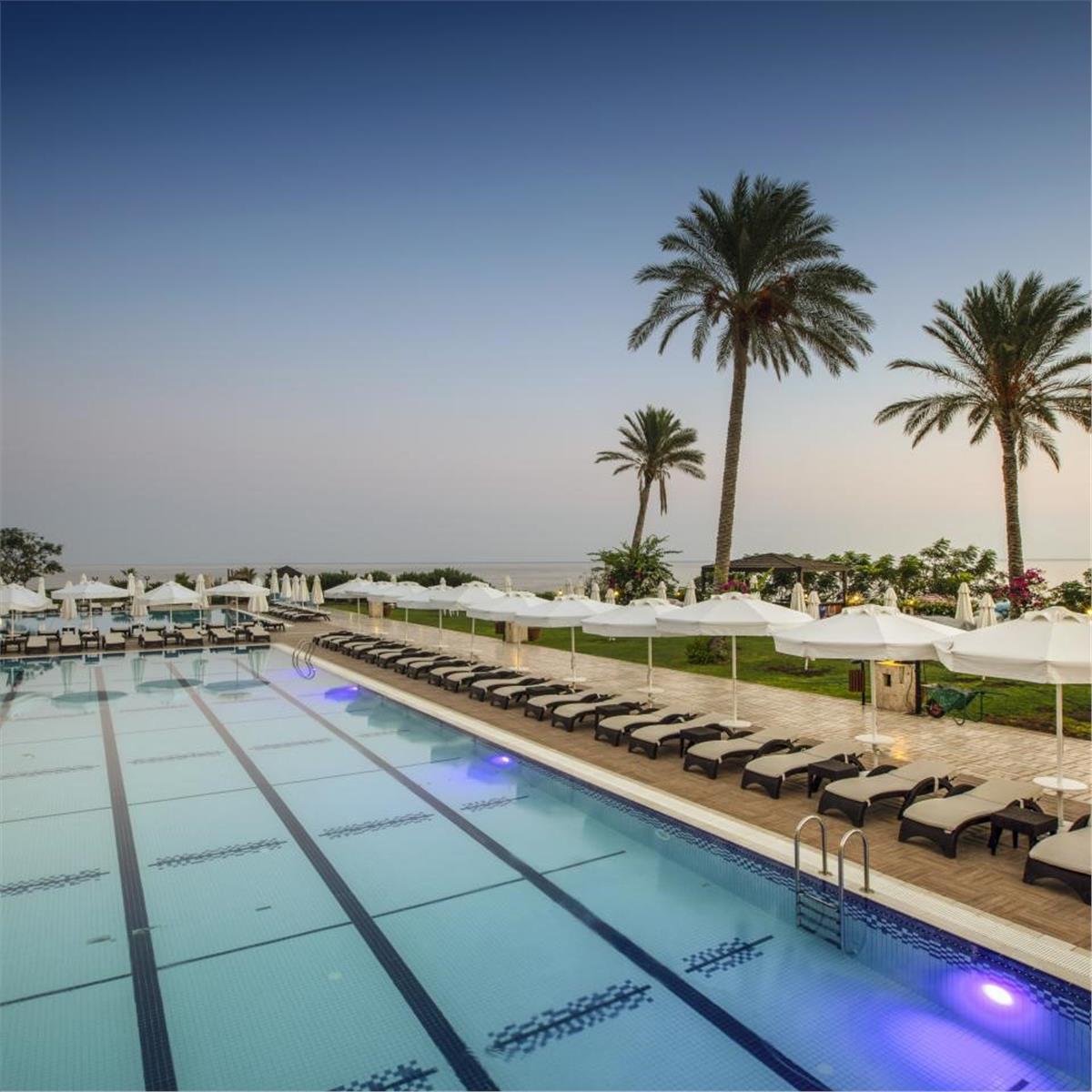 GIRNE MERIT PARK HOTEL'DE ÖZCAN DENIZ YILBAŞI GALA