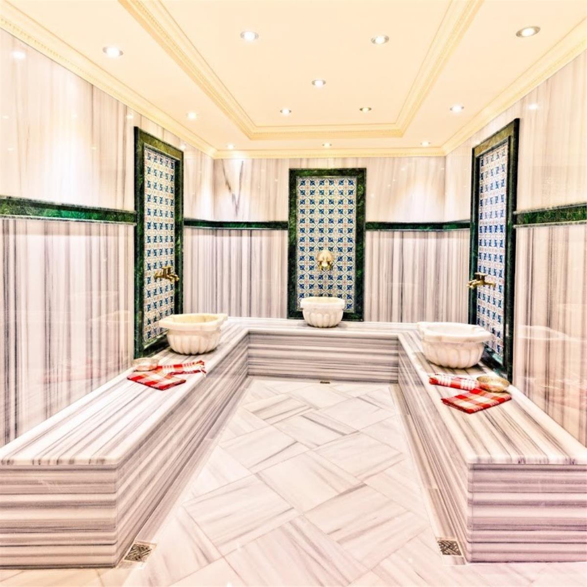 GIRNE MERIT PARK HOTEL'DE ÖZCAN DENIZ YILBAŞI GALA