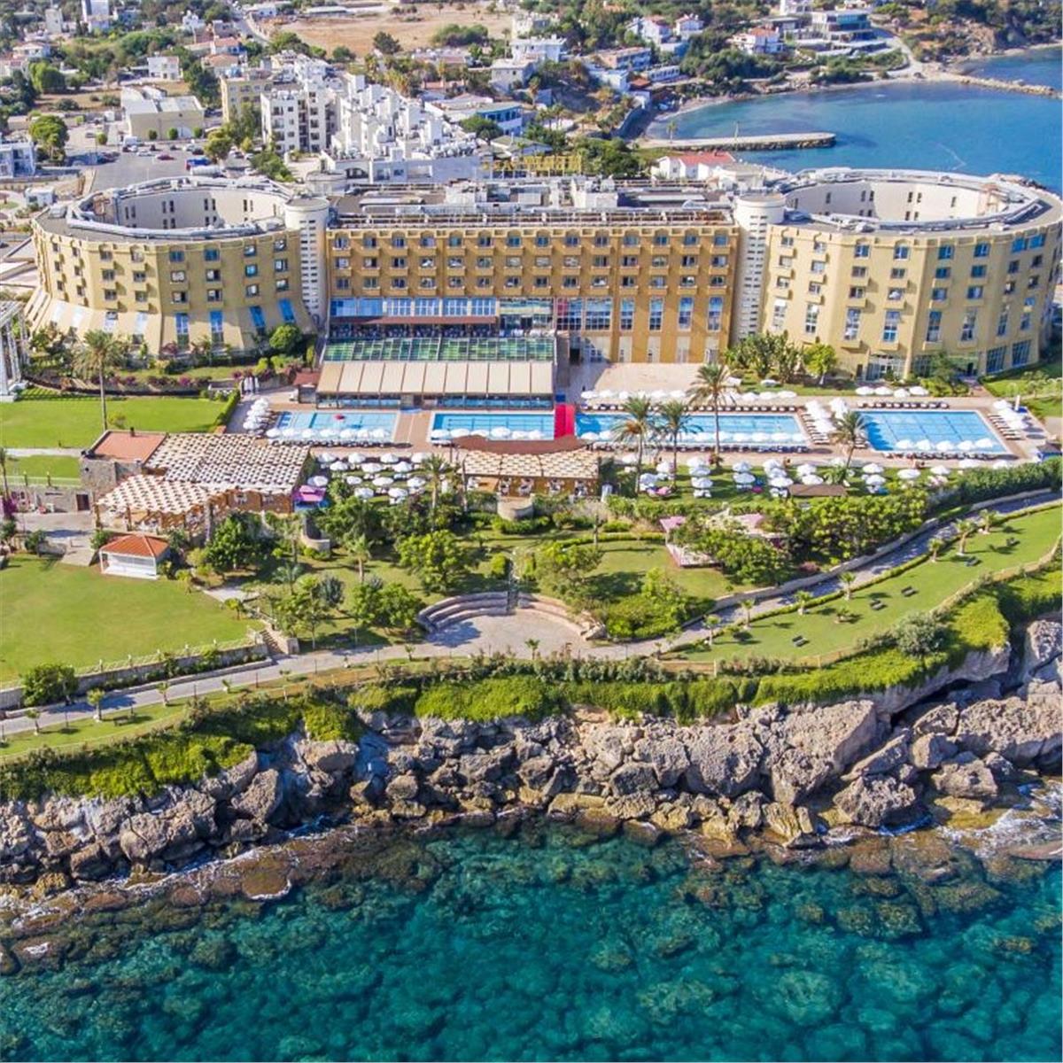 GIRNE MERIT PARK HOTEL'DE ÖZCAN DENIZ YILBAŞI GALA