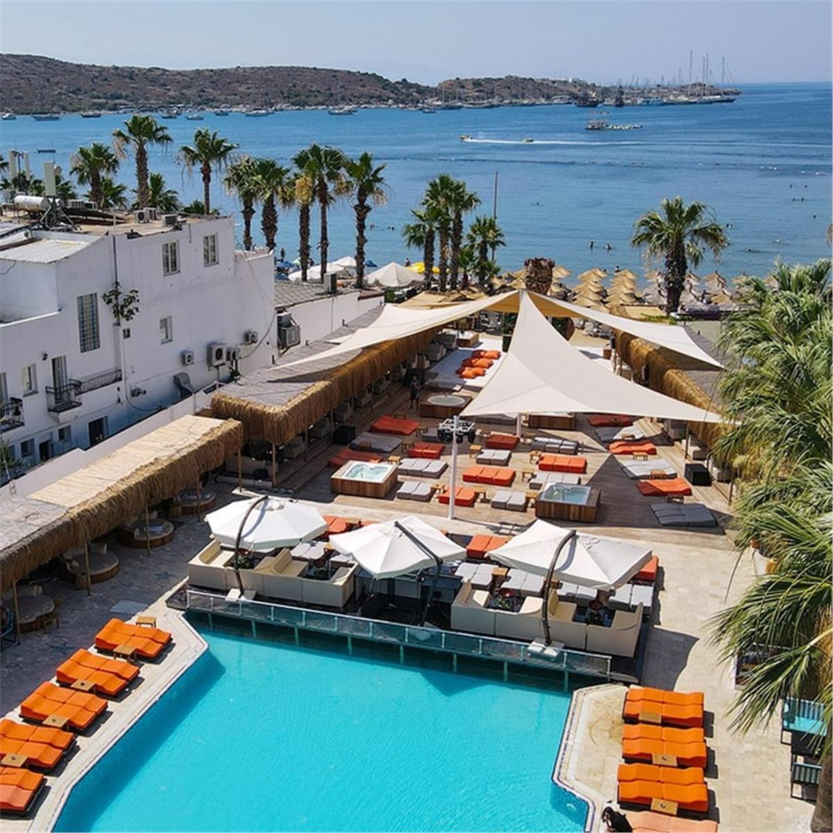 2 GECE 3 GÜN SAPPHIRE BEACH CLUB HOTEL KONAKLAMALI BODRUM TATILI ÜSTELIK GECE CLUBINDA YILBAŞI PARTISI DAHIL