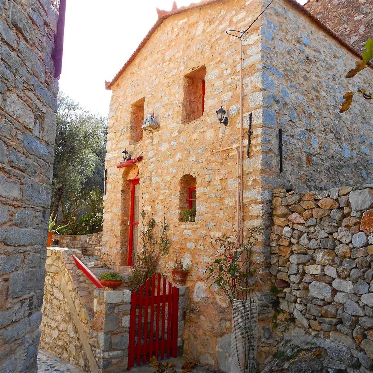 Çeşme Kalkışlı Günübirlik Feribot Bileti Ve Güney Ada veya Kuzey Ada Seçenekli Sakız Adası Turu. Üstelik İzmir'den Servis Seçenekli