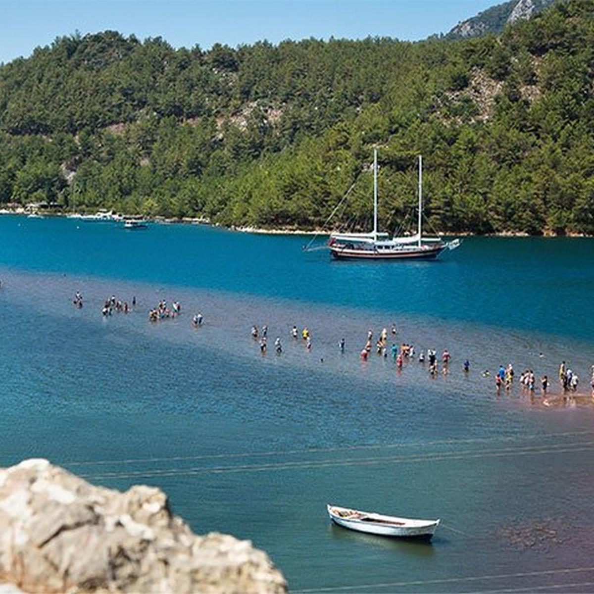 İZmir Çıkışlı 2 gece 3 gün Konaklamalı Akyaka, Kız Kumu, Bozburun, Selimiye ile Marmaris Turu