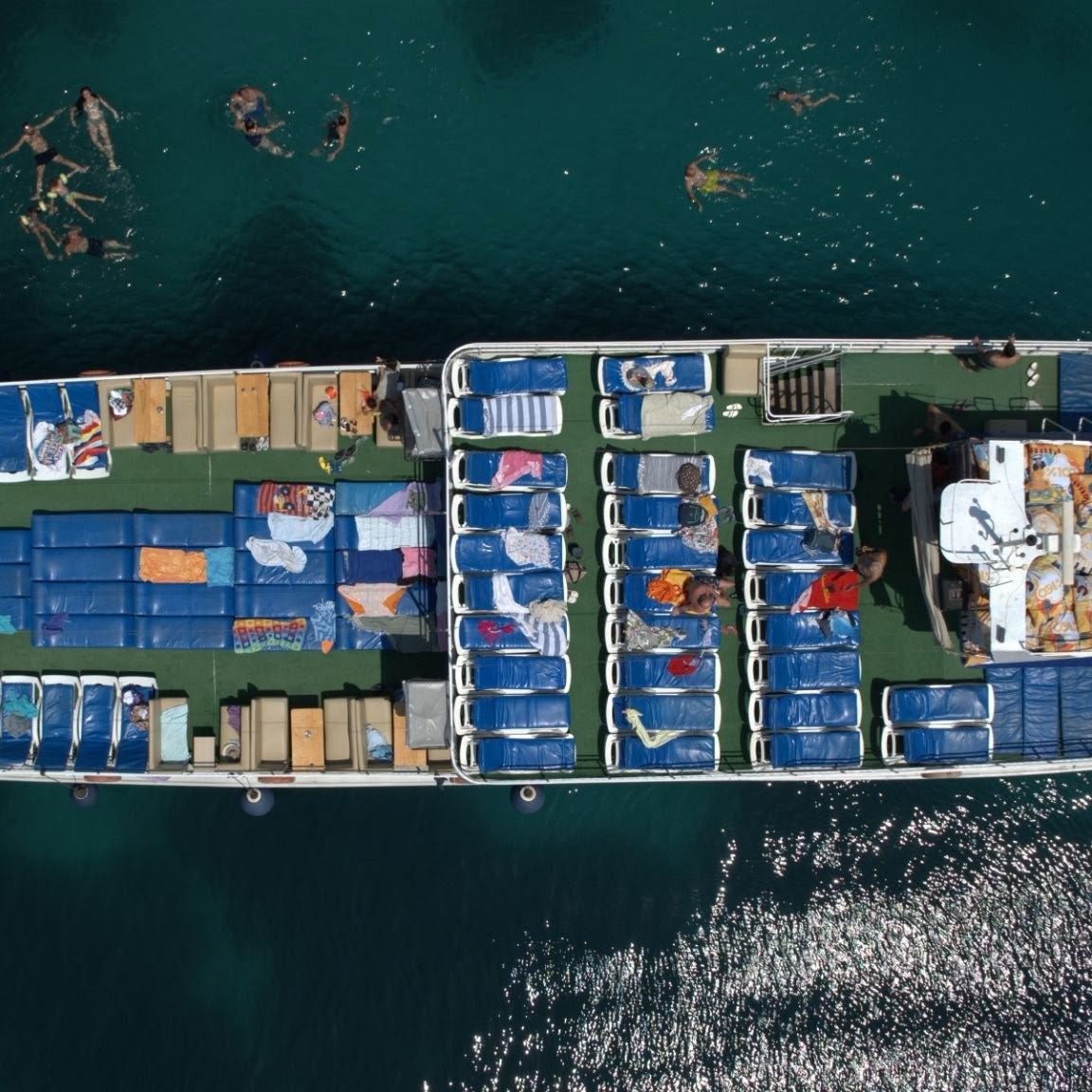 Günübirlik Çeşme Tekne Turu Öğle Yemeği Dahil 1.499 TL. İzmir'den Servisli 2.449 TL. Üstelik Hafta Sonları Akşam Alaçatı'da serbest zamanlı.