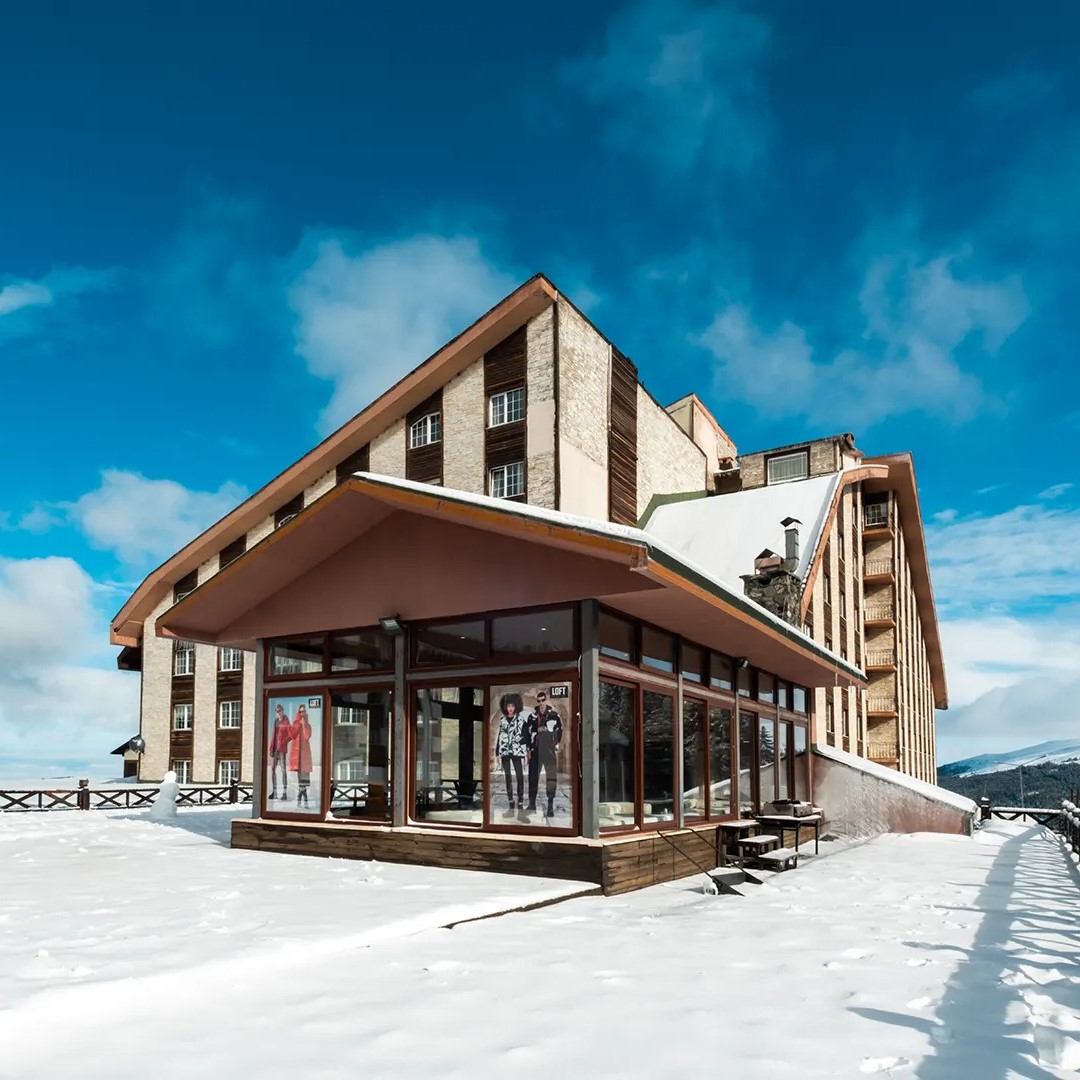 İzmir'den Otobüs ile 1 Gece 2 Gün Dağ Konaklamalı Uludağ Grand Yazıcı Otel Kayak Turu