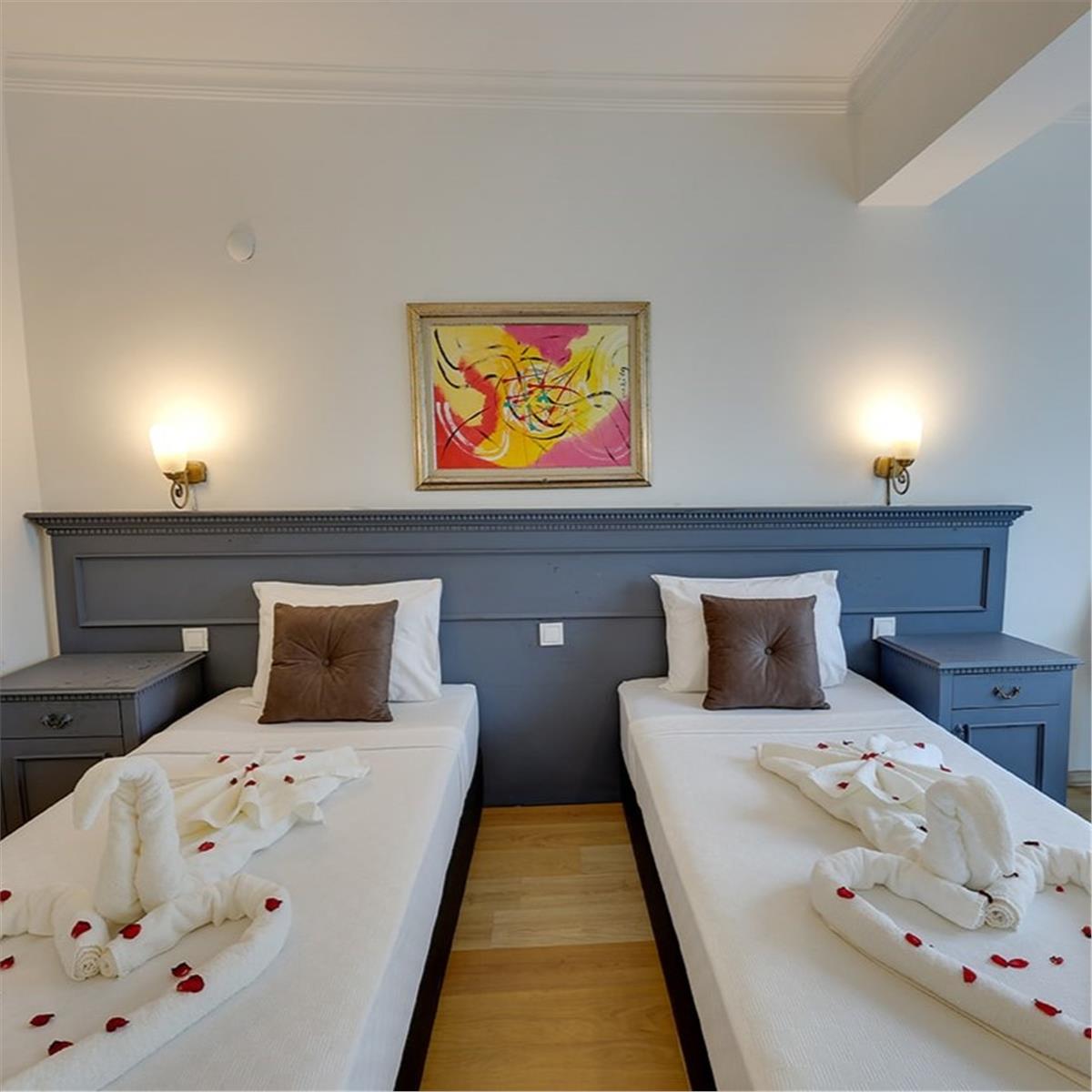 2 GECE 3 GÜN SAPPHIRE BEACH CLUB HOTEL KONAKLAMALI BODRUM TATILI ÜSTELIK GECE CLUBINDA YILBAŞI PARTISI DAHIL