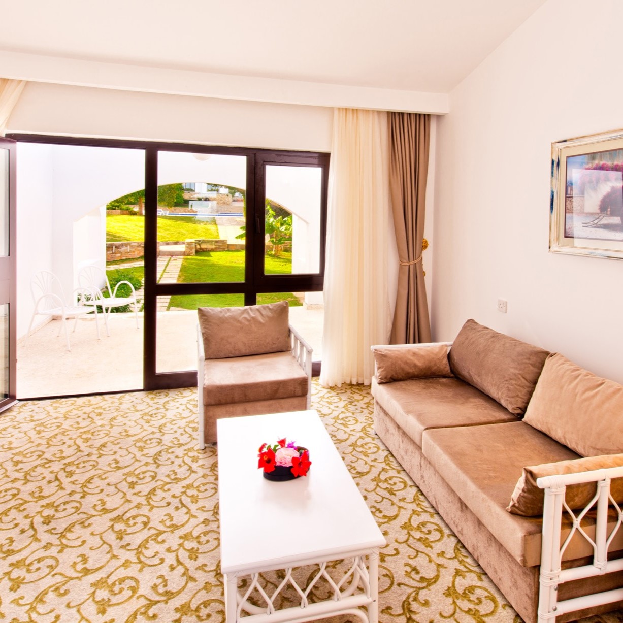 İzmir'den Uçak İle Hareketli 3 Gece 4 Gün 4 Yıldızlı Olive Tree Hotel Konaklamalı Kıbrıs Turu