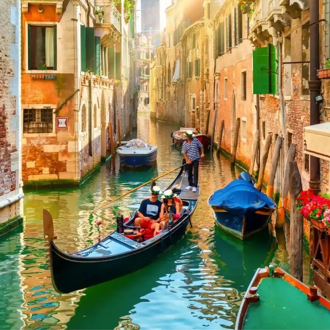 İzmir'den Otobüslü 8 Gece 9 Gün Konaklamalı Büyük İtalya ve Yunanistan Masalı Turu. Üstelik Tüm Ekstra Turlar ve Çevre Gezileri Dahil.