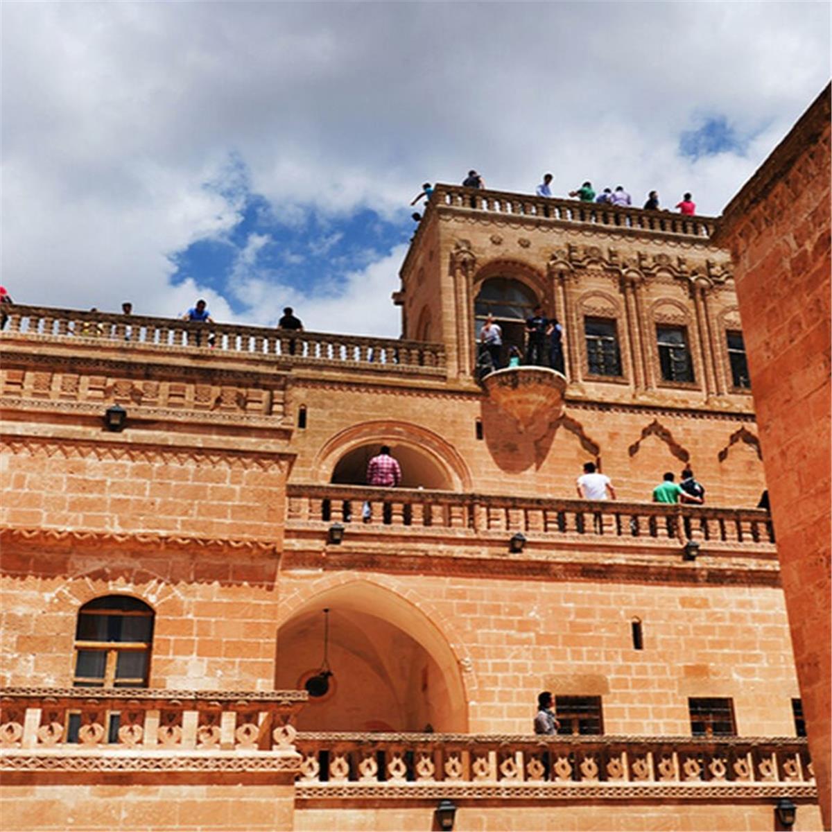 İzmir'den Uçaklı Yılbaşı Özel 2 Gece 3 Gün Konaklamalı Batman, Diyarbakır ile Mardin Turu