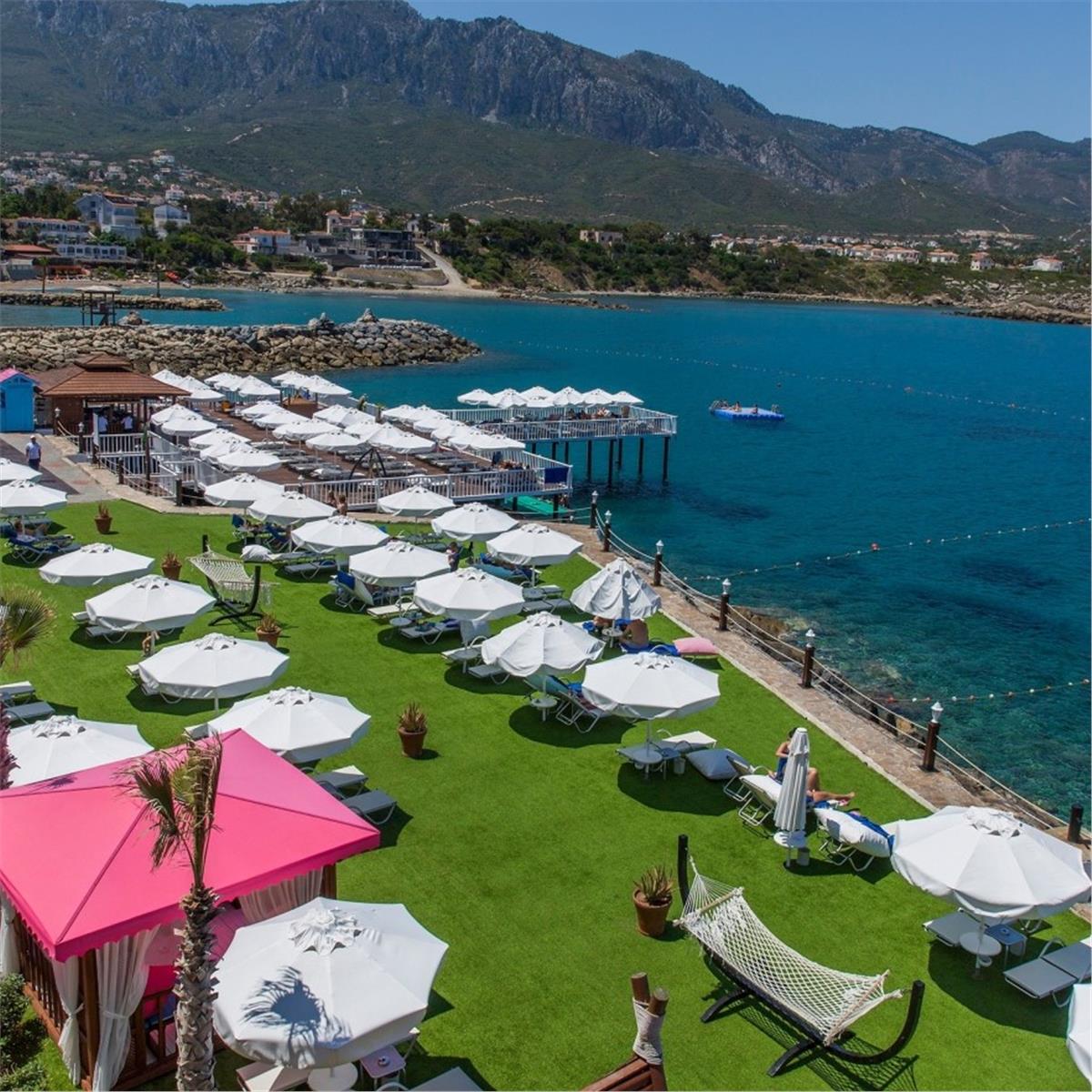GIRNE MERIT PARK HOTEL'DE ÖZCAN DENIZ YILBAŞI GALA