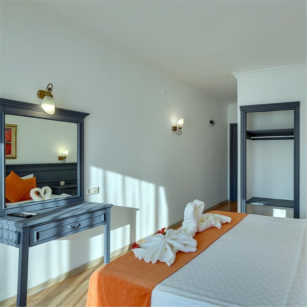 2 GECE 3 GÜN SAPPHIRE BEACH CLUB HOTEL KONAKLAMALI BODRUM TATILI ÜSTELIK GECE CLUBINDA YILBAŞI PARTISI DAHIL