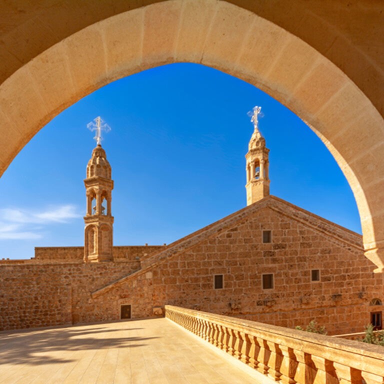 İzmir'den Uçak İle Hareketli 2 Gece 3 Gün Konaklamalı Mardin, Urfa, Zerzevan Kalesi, Diyarbakır Turu