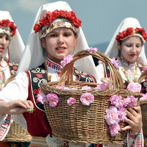 İzmir'den Otobüslü 2 Gece 3 Gün Konaklamalı Kazanlık Gül Festivali Turu. Üstelik Sofya Şehir Turu Dahil.