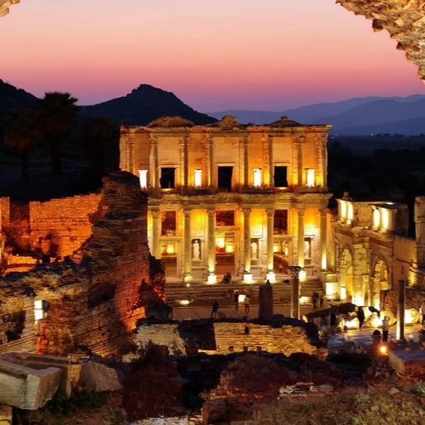 İzmir çıkışlı günübirlik büyülü gece efes antik kenti turu 5