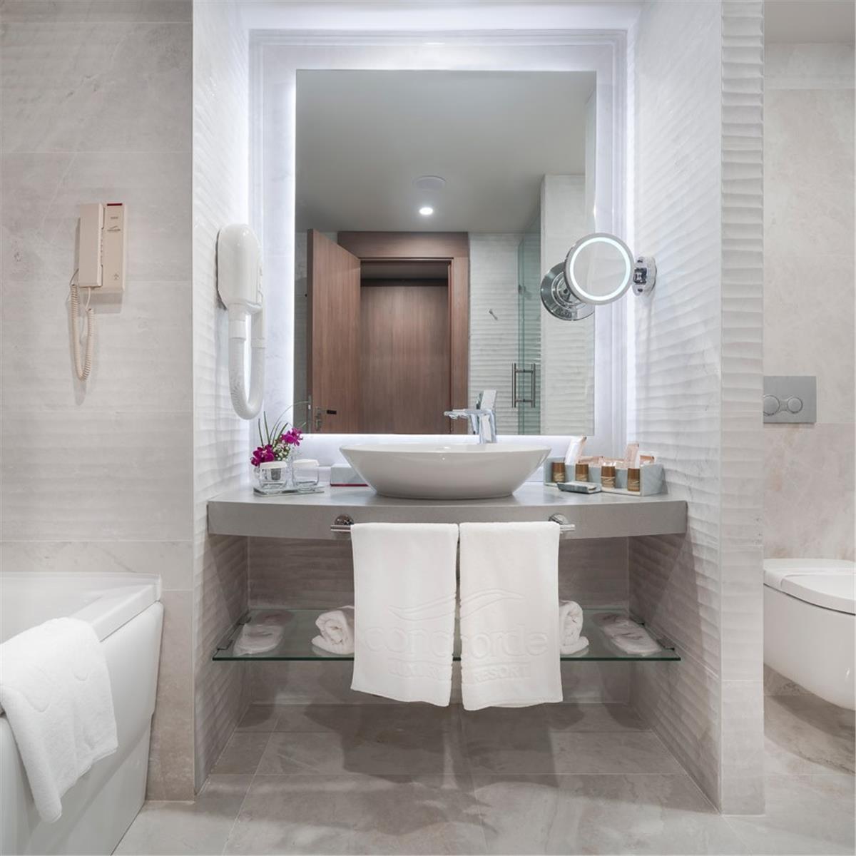 İzmir'den Uçak Bileti ve Otel Transferi Dahil 2 Gece 3 Gün Konaklamalı UHD Kıbrıs Concorde Luxury Resort'ta Mustafa Sandal Yılbaşı Galası 41.999 TL'den Başlayan Fırsatlarla