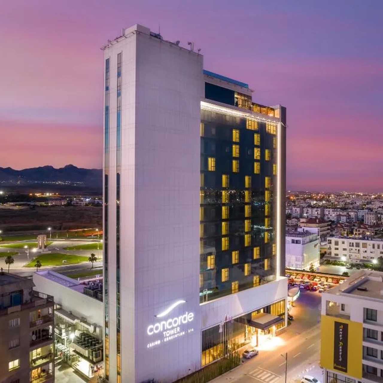 İzmir'den Uçak Bileti ve Otel Transferi Dahil 3 Gece 4 Gün Yarım Pansiyon Konaklamalı Concorde Tower Hotel Casino Convention Spa Sakiler Yılbaşı Galası 16.999TL'den Başlayan Fiyatlarla