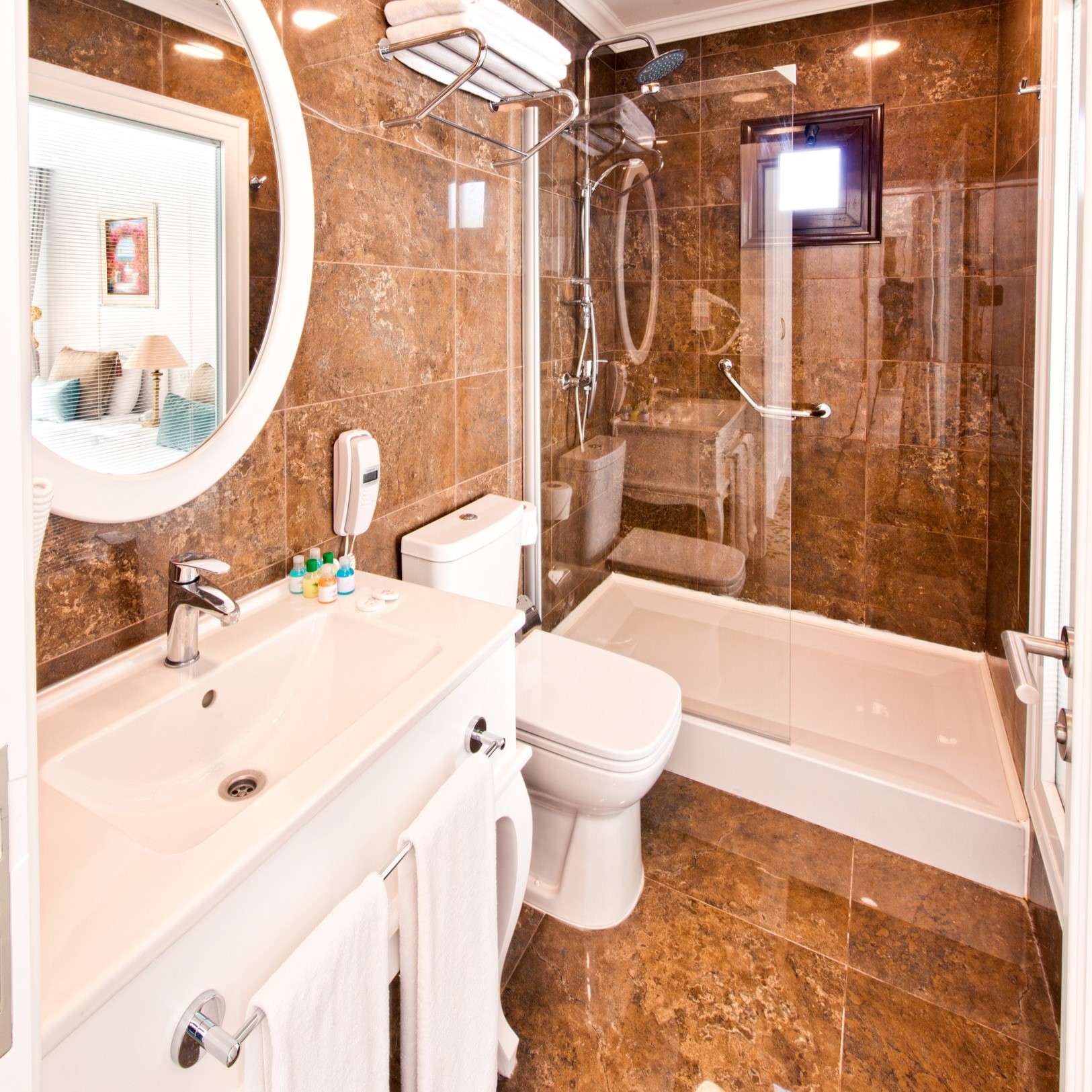 İzmir'den Uçak İle Hareketli 3 Gece 4 Gün 4 Yıldızlı Olive Tree Hotel Konaklamalı Kıbrıs Turu