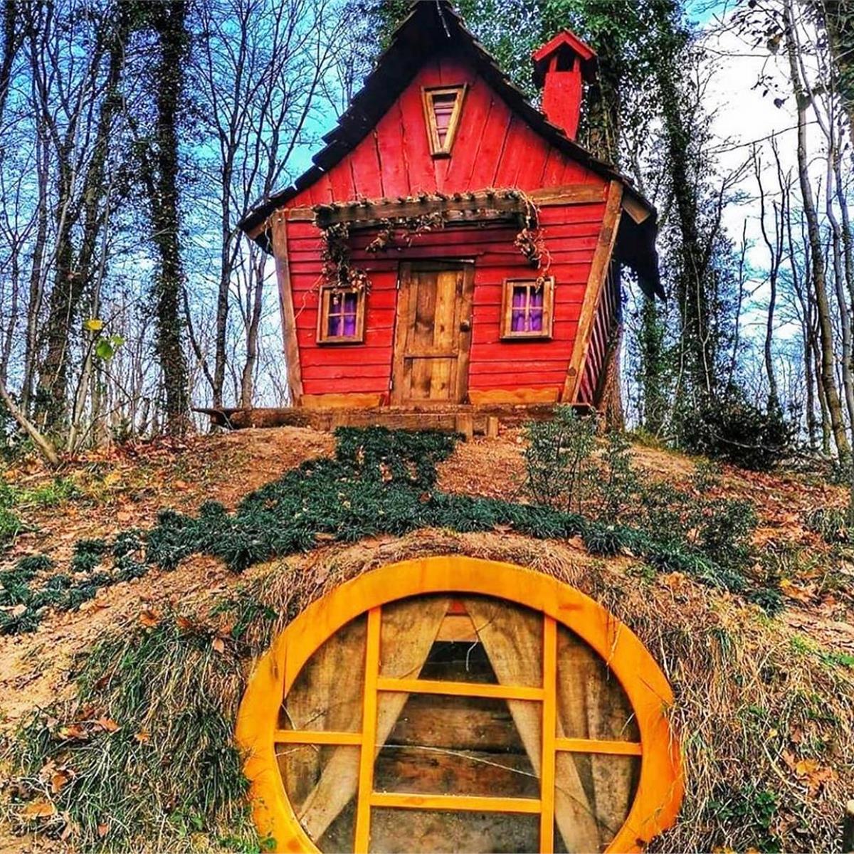 Maşukiye hobbit evleri karşıdan görünüm
