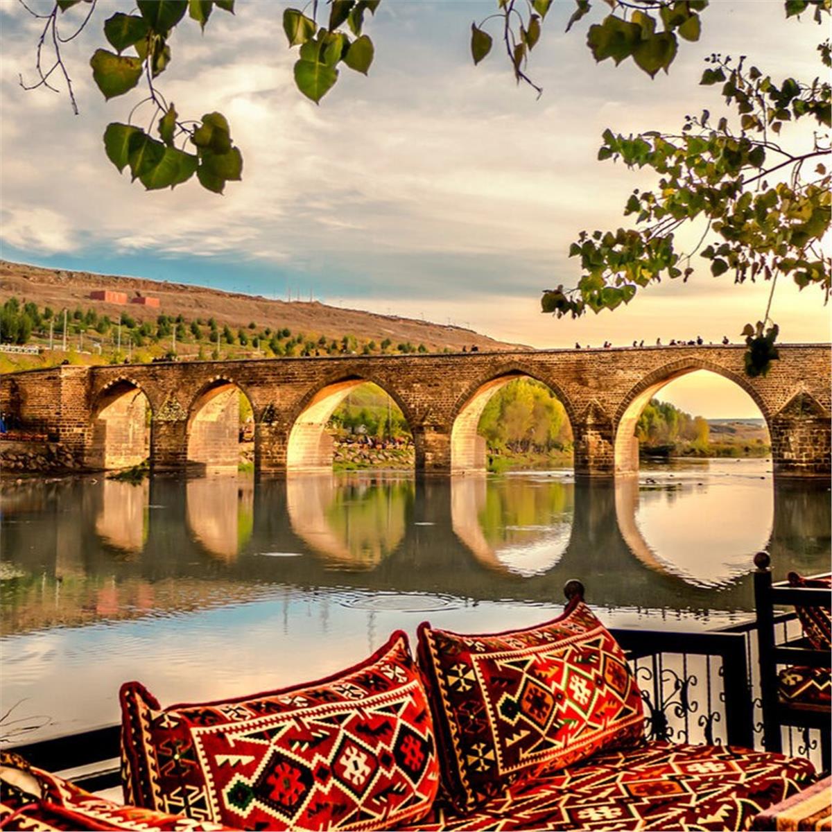 İzmir'den Uçaklı Yılbaşı Özel 2 Gece 3 Gün Konaklamalı Batman, Diyarbakır ile Mardin Turu