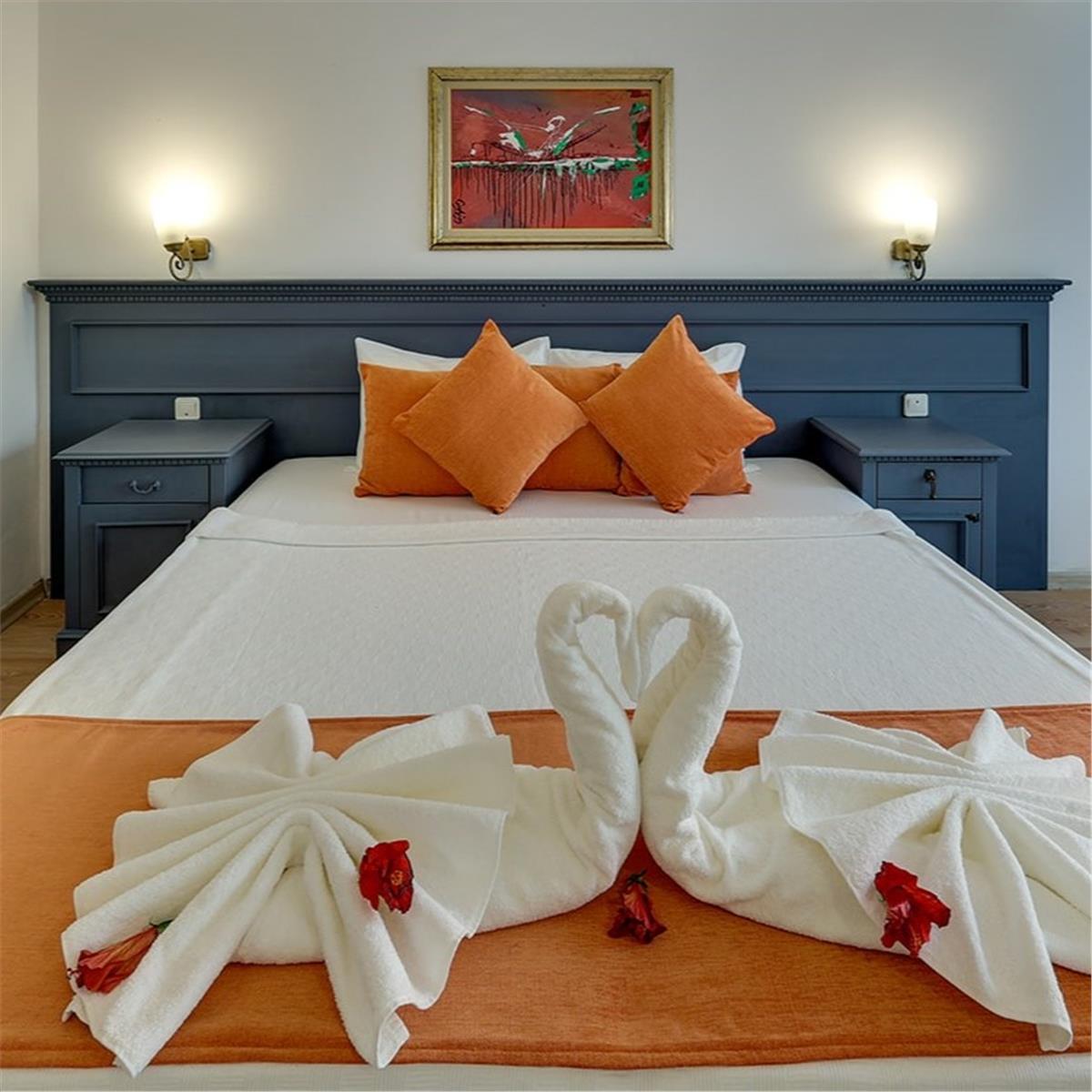 2 GECE 3 GÜN SAPPHIRE BEACH CLUB HOTEL KONAKLAMALI BODRUM TATILI ÜSTELIK GECE CLUBINDA YILBAŞI PARTISI DAHIL