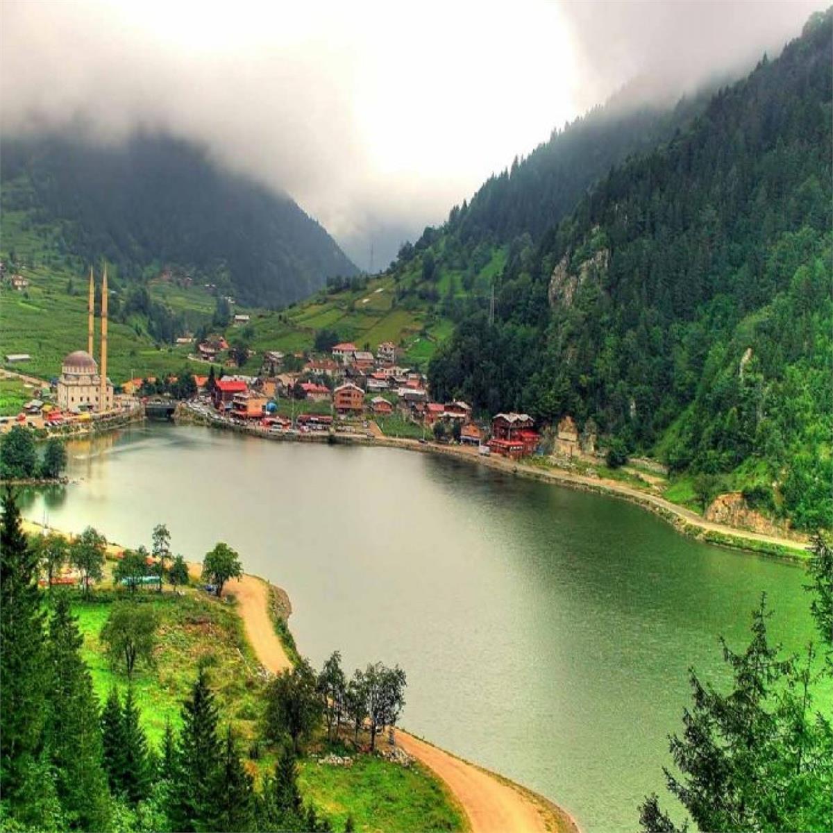 İzmir Çıkışlı 5 gece 6 gün Doya Doya Karadeniz Turu. Üstelik Batum ve Yayla Konaklama Farkıyla.