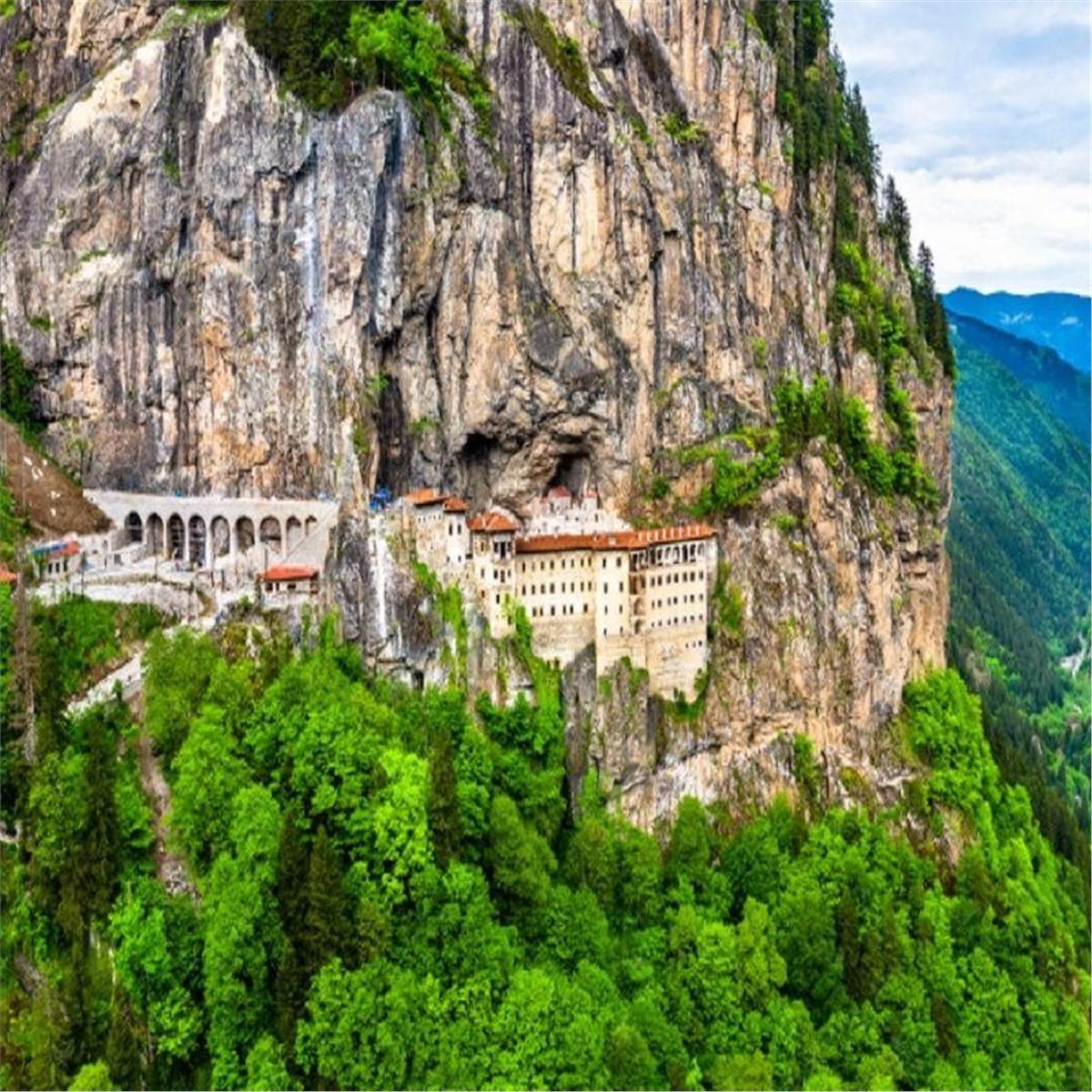 İzmir'den Uçaklı 4 gece 5 gün Batum Gezili ve Yayla Konaklamalı Karadeniz Turu.